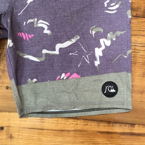 Quiksilver Dry Flight board shorts - Picture 3 of 4